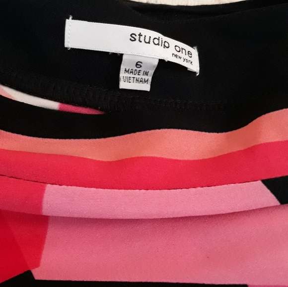 Studio One New York  Dress.      A-03 - Picture 3 of 3